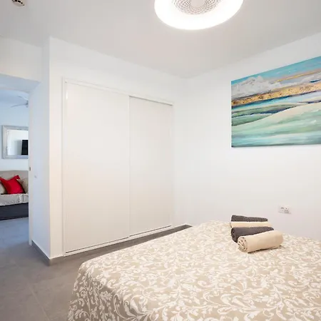 Luxury San Eugenio Ocean And Harbour View شقة